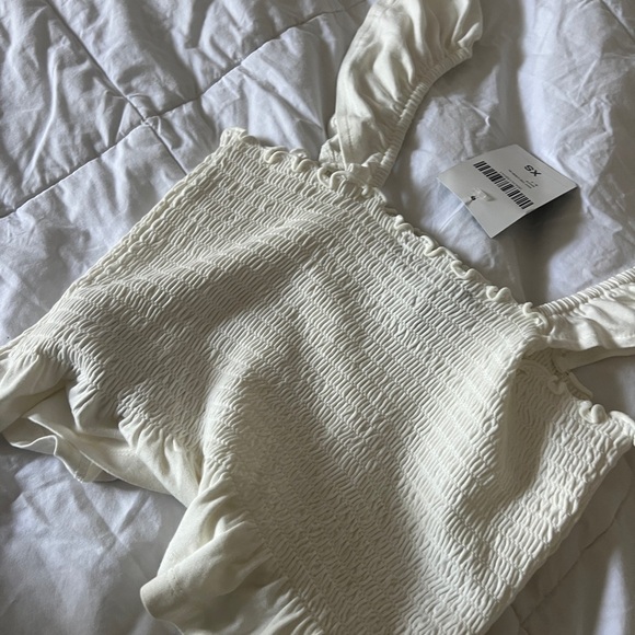 NWT Forever 21 Cream Ruffle Smocked Top Size XS - Picture 3 of 6